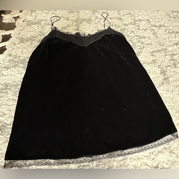 ‼️RARE‼️🎸ALLSAINTS🎸🔥NWOT🔥 Noa Lace Trim Velvet Camisole in Black—4 - Picture 6 of 16